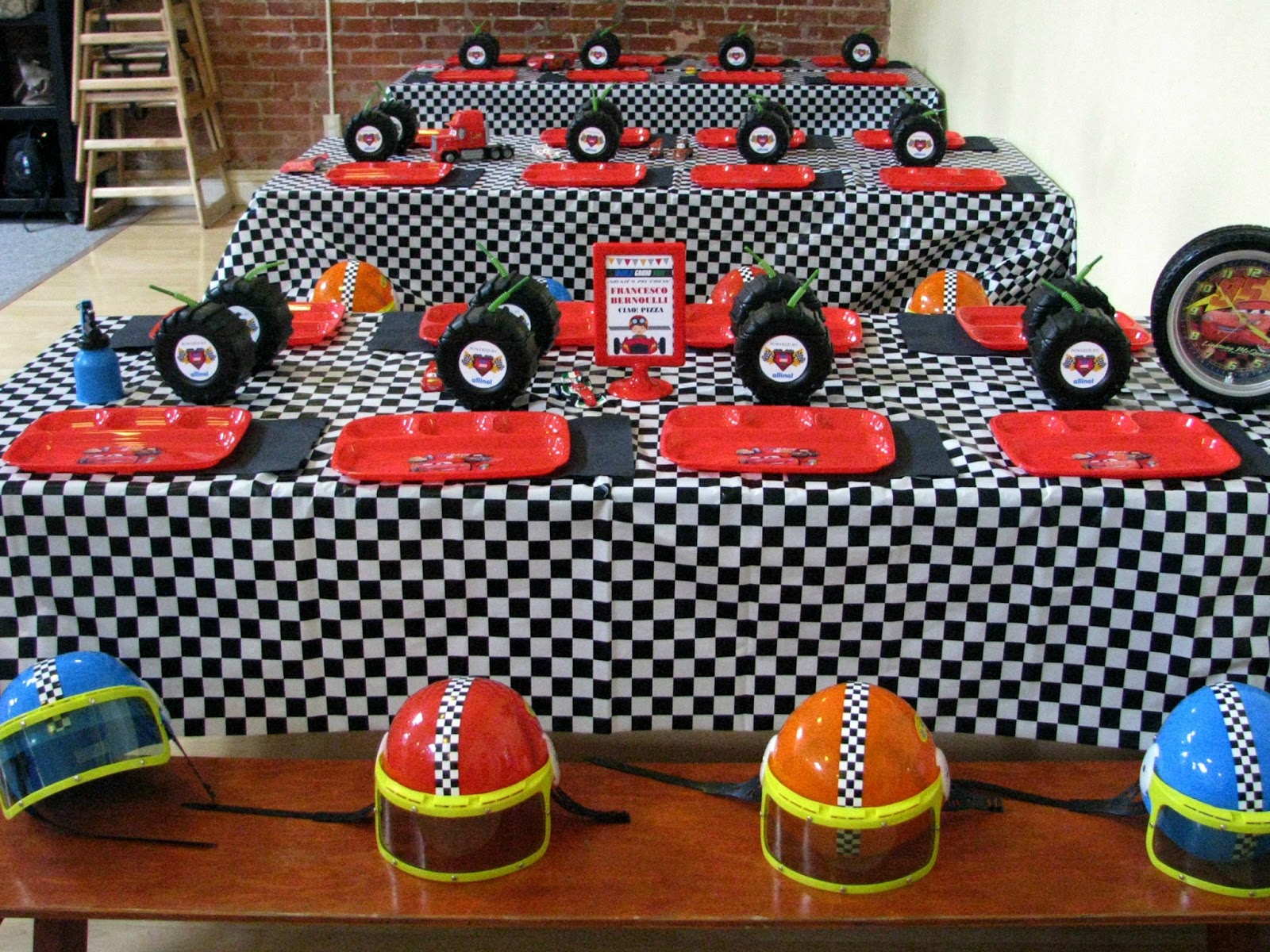 Party track. Оформление на гонках. Party deco машина. Race car Party. Car Theme Party.